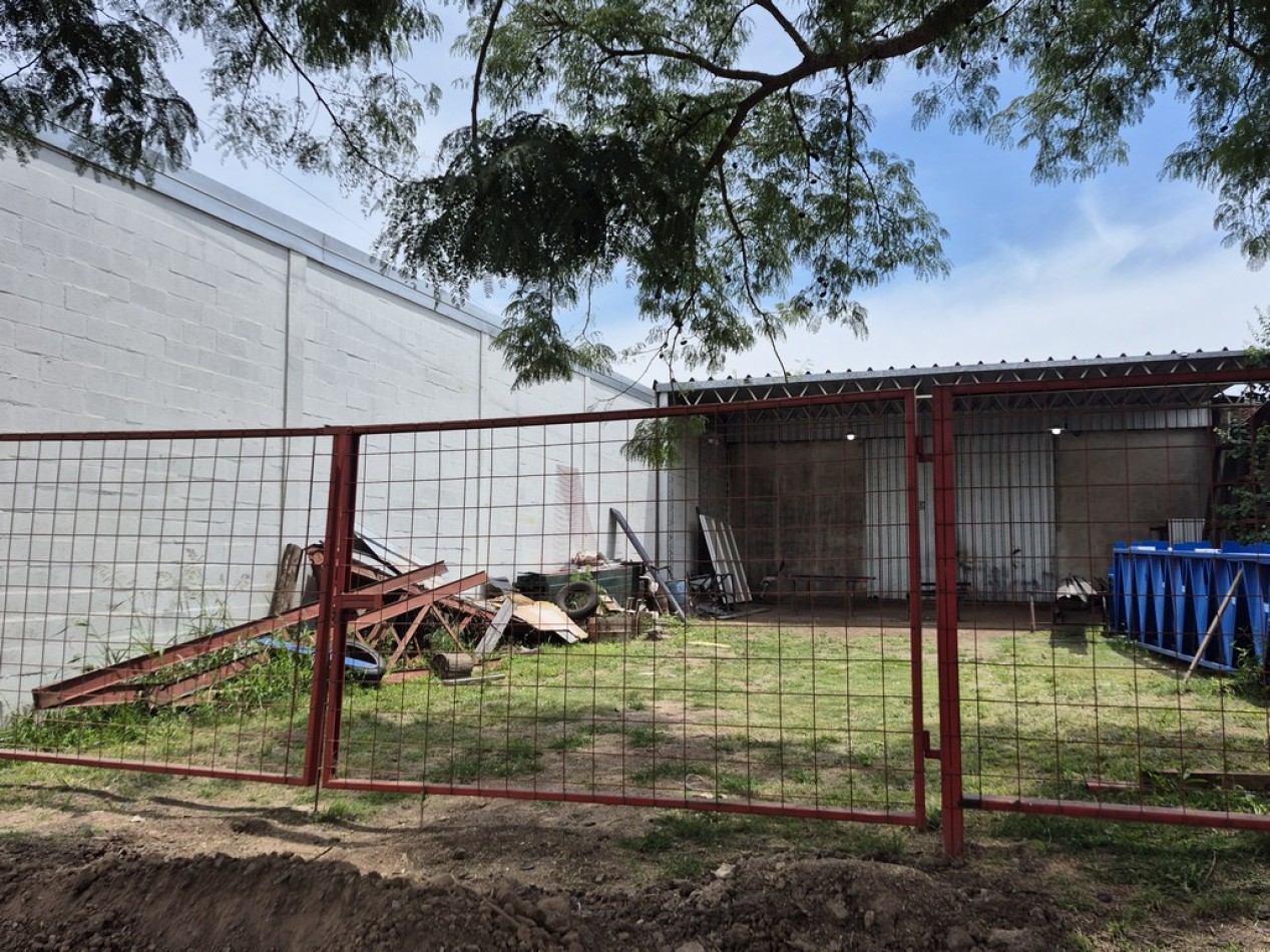 Galpon/Deposito - en Zona Comercial (Barrio La Florida)